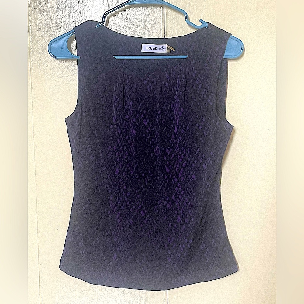 Calvin Klein Top black with purple print size XS(runs big)